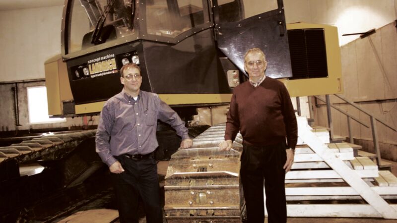 2008 : A.L.P.A. Equipment Ltd. commence à fabriquer sa propre multifonctionnelle à chenilles, la Landrich.