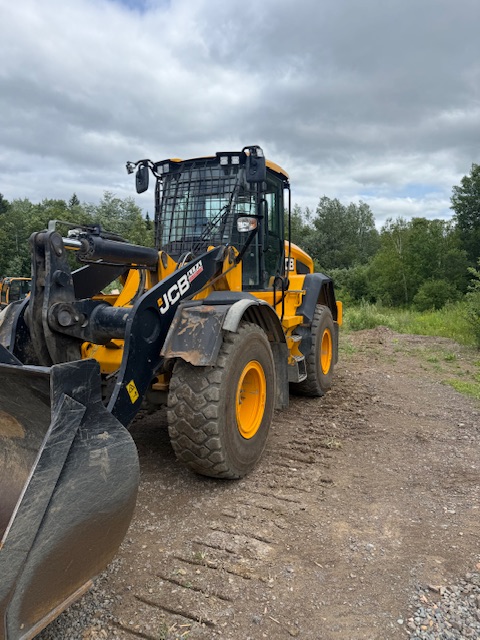 2023 JCB 437 ZX